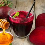 Der gesündeste Saft – ganz ohne Kochen: Rote Bete, Apfel, Karotte, Zitrone, Ingwer und Honig