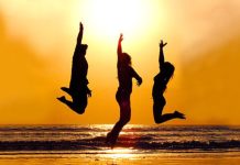 Durch Feuer und Wasser: Mit diesen 3 Sternzeichen an deiner Seite bist du niemals allein